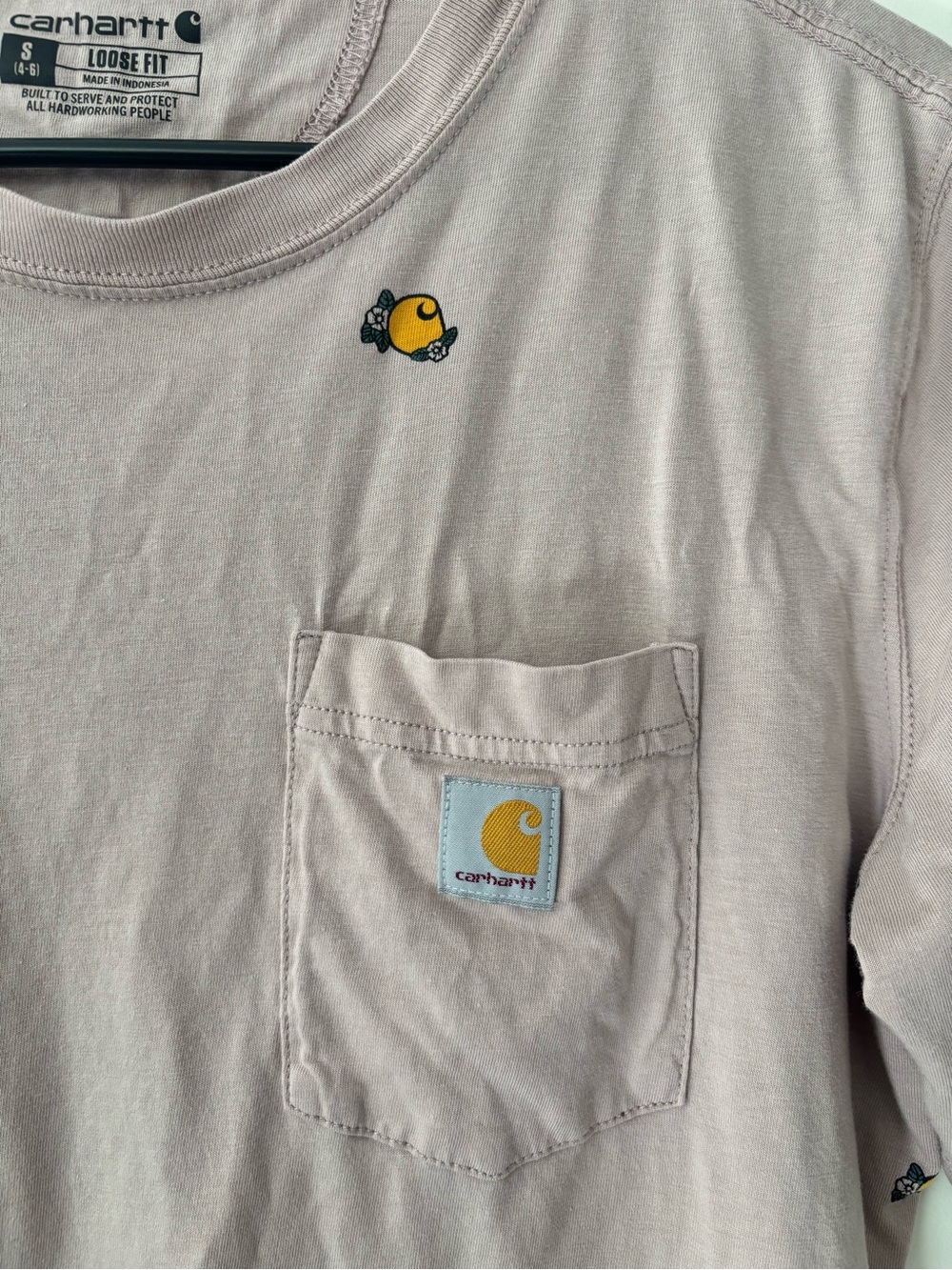 Carhartt Short Sleeve Tee in Light Mauve with Yellow Duck Motif - Picture 3 of 3